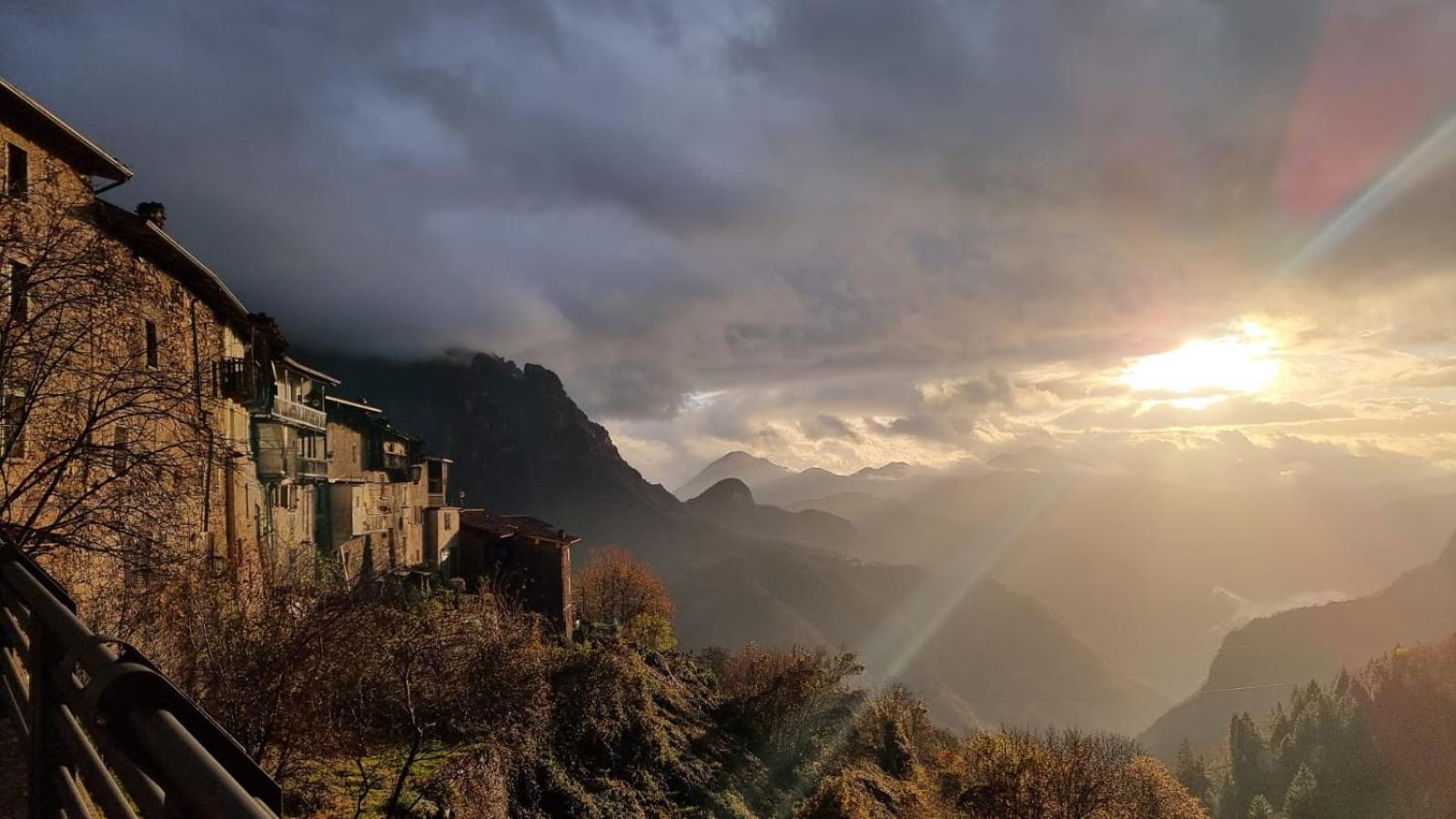 B&B Piccolo Tibet Lavenone Exteriör bild