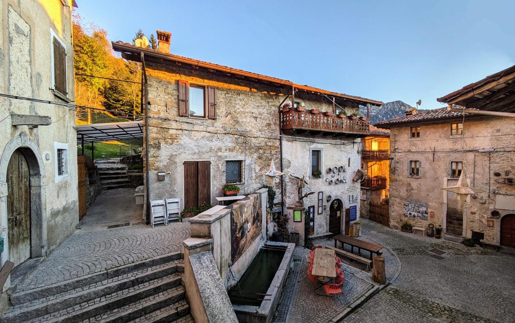 B&B Piccolo Tibet Lavenone Exteriör bild