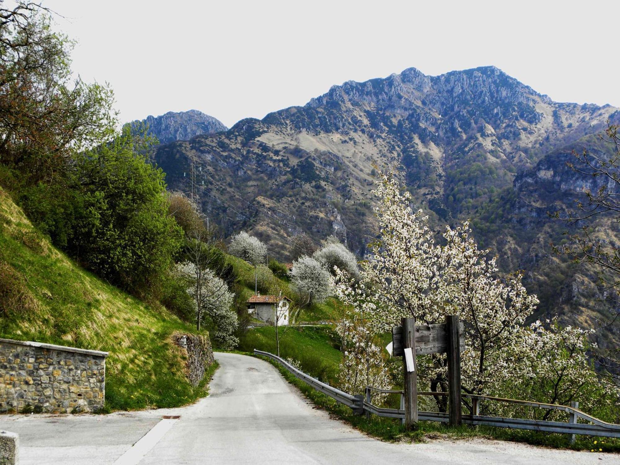 B&B Piccolo Tibet Lavenone Exteriör bild